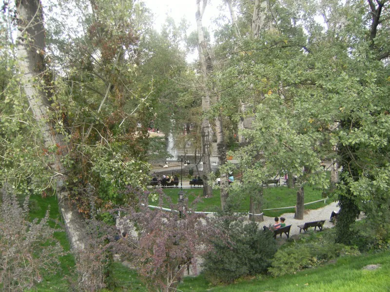 Кугулу парк (Kuğulu Park) — лебеди в центре Ankara
