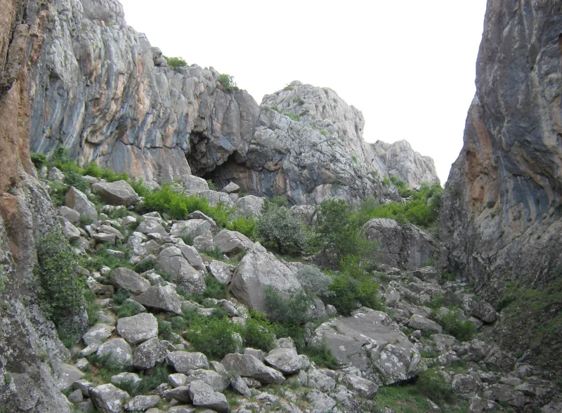A Tigris-alagút (Dicle Tüneli) – asszír domborművek a Tigris forrásánál