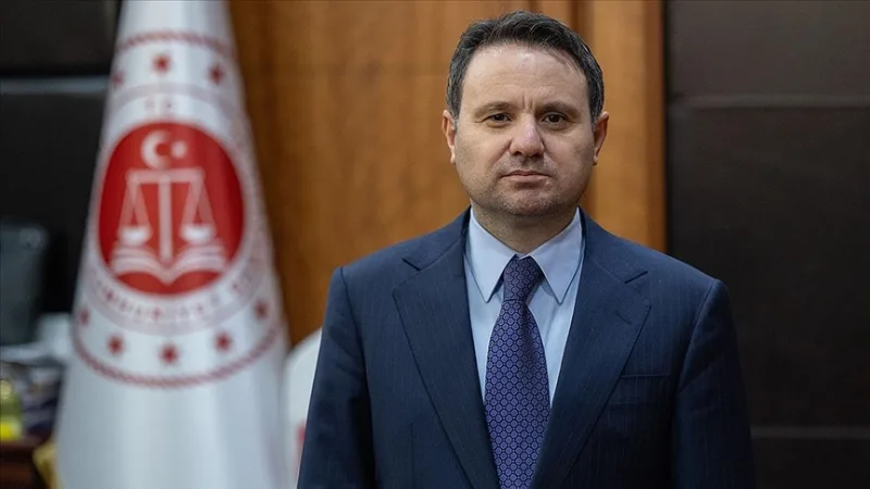 Bakan Gürlek'ten toplu taşıma aracında yolcuyu tehdit eden kadın hakkındaki soruşturmaya ilişkin açıklama