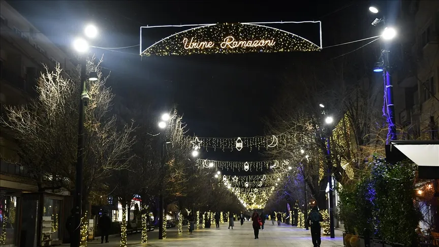 Kosova'nın başkenti Priştine ramazan vesilesiyle süslendi