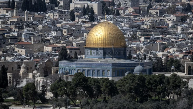 Iisraeli kehtestatud piirangute tõttu ei saa Al-Aqsa mošees pidupäeva palvust pidada