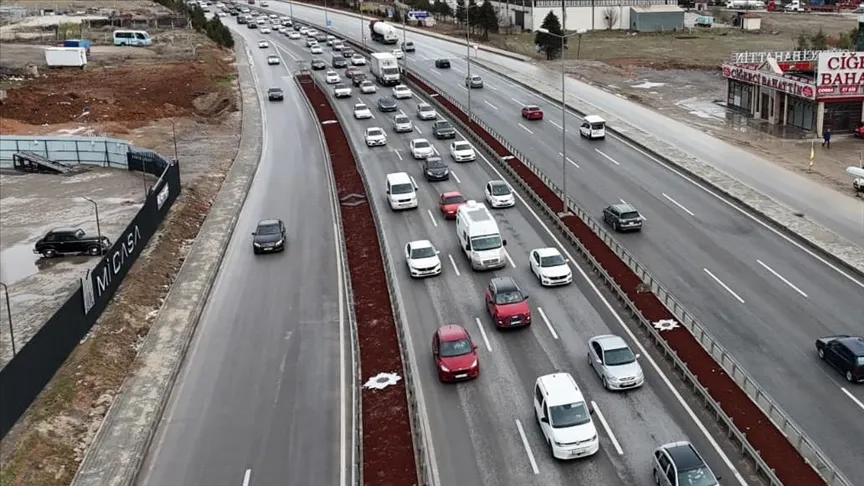 تسبب العائدون من عطلة العيد في ازدحام مروري في كيريككالي