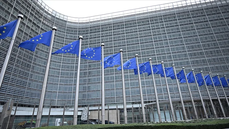 A UE adiou a proposta de proibir totalmente a importação de petróleo da Rússia