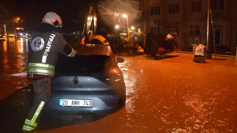 The heavy rain in Manisa disrupted daily life