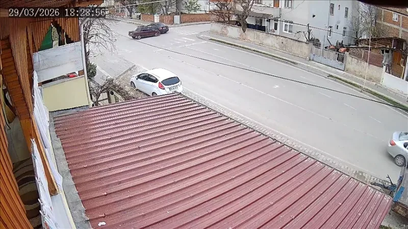 토카트에서 2명이 다친 사고가 보안 카메라에 포착됐다