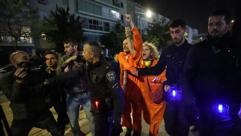 В столицата на Израел, Тел Авив, антивоенни протестиращи бяха разпръснати след брутална намеса на полицията