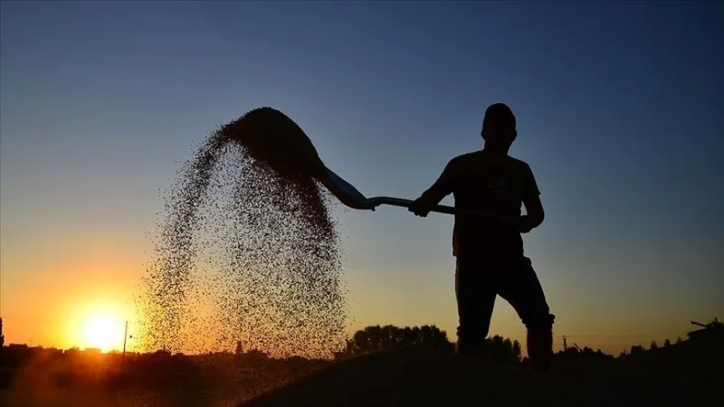 O ministro Yumaklı anunciou que hoje serão efetuados pagamentos de apoios à agricultura no valor aproximado de 5,5 mil milhões de liras
