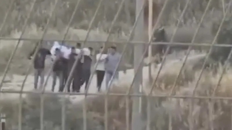 أجبر الجيش الإسرائيلي عائلة فلسطينية على إخراج جثة ابنها من القبر وإعادة دفنها في مكان آخر