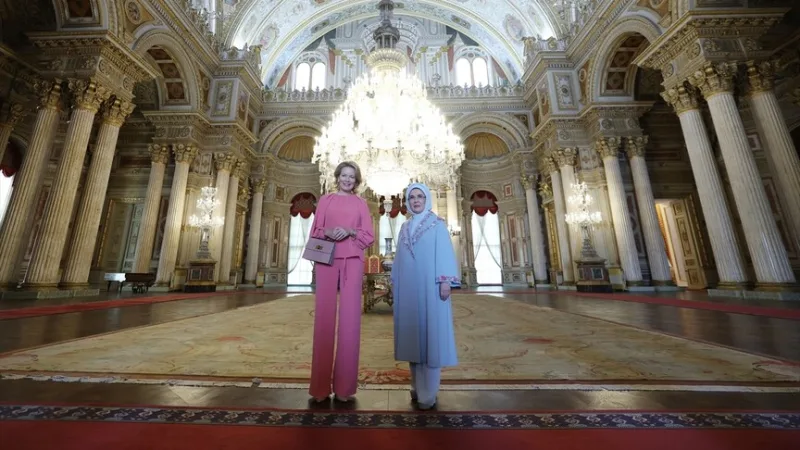 Emine Erdoğan reuniu-se com a Rainha Mathilde da Bélgica